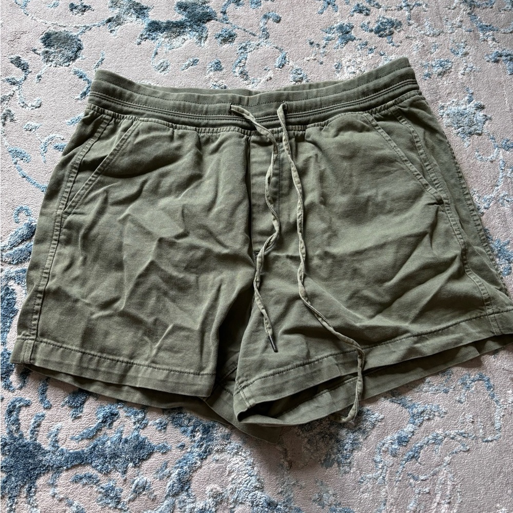 Gap green shorts